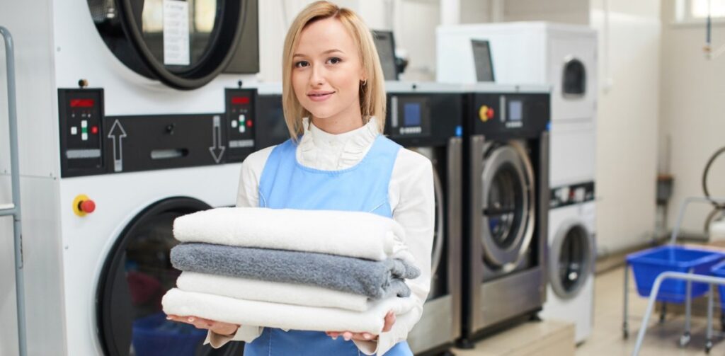 A lady working at woschsalon laundry